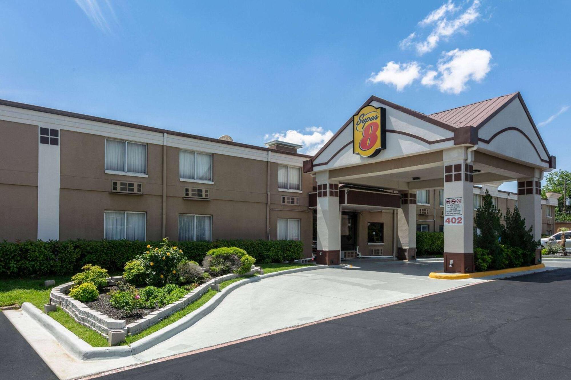 Motel Super 8 By Wyndham Grand Prairie North Extérieur photo